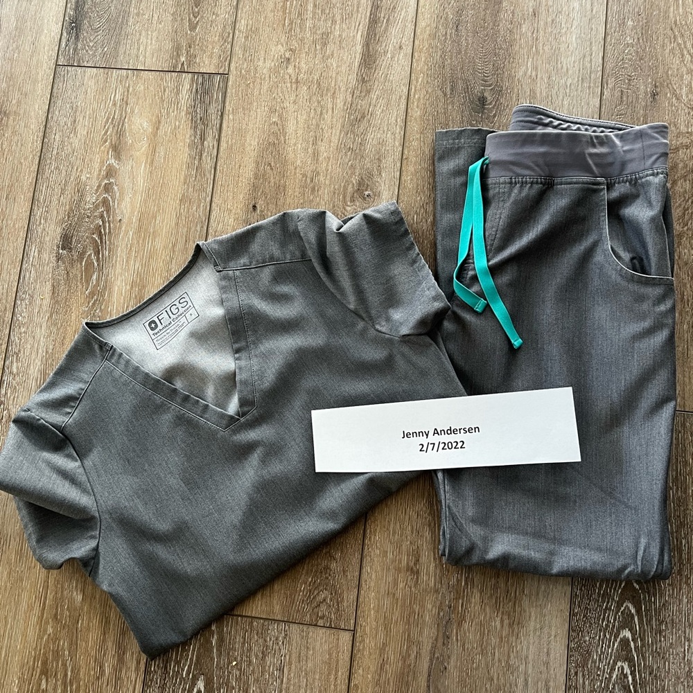 Figs Scrubs: graphite